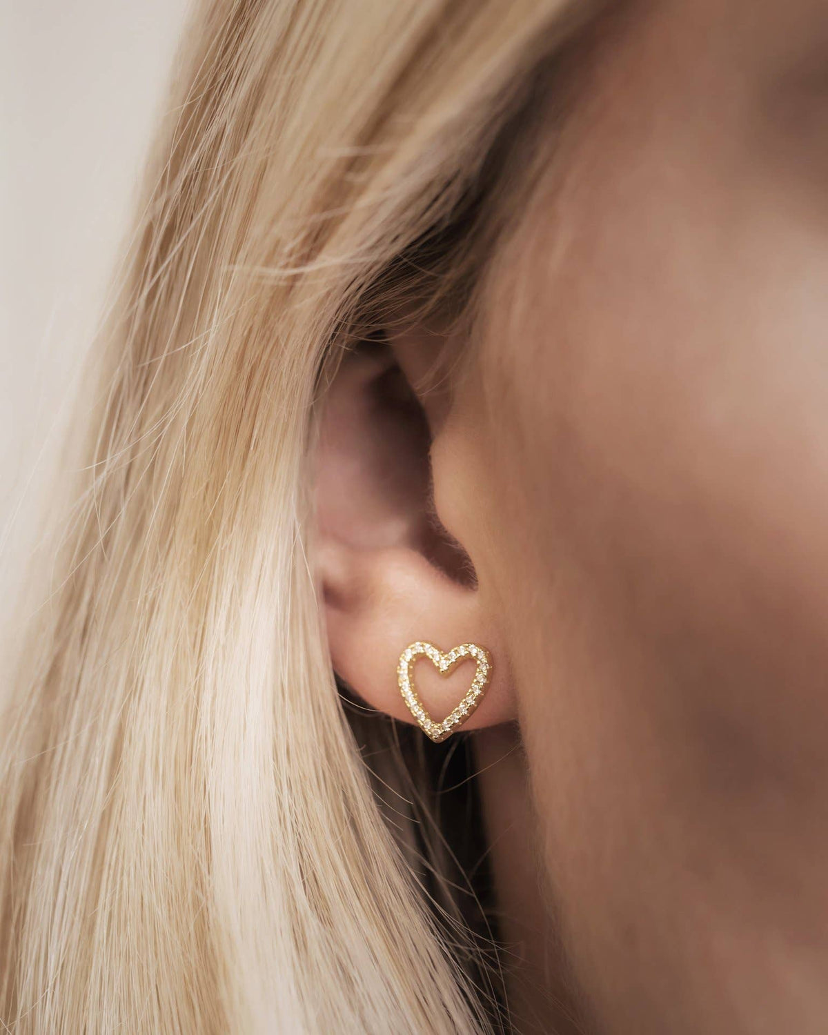 Heart Circon Stud earring